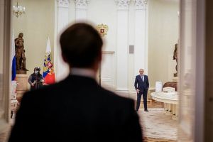 FT сообщила о сделке Путина и Макрона по Украине